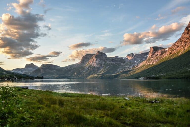 mountain and lake at sunset 135157